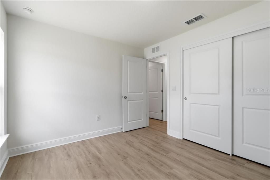 En Venta: $329,990 (4 camas, 3 baños, 1902 Pies cuadrados)