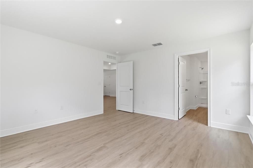 En Venta: $329,990 (4 camas, 3 baños, 1902 Pies cuadrados)