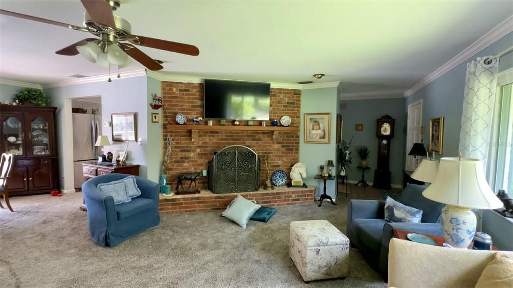 For Sale: $560,000 (2 beds, 2 baths, 1621 Square Feet)