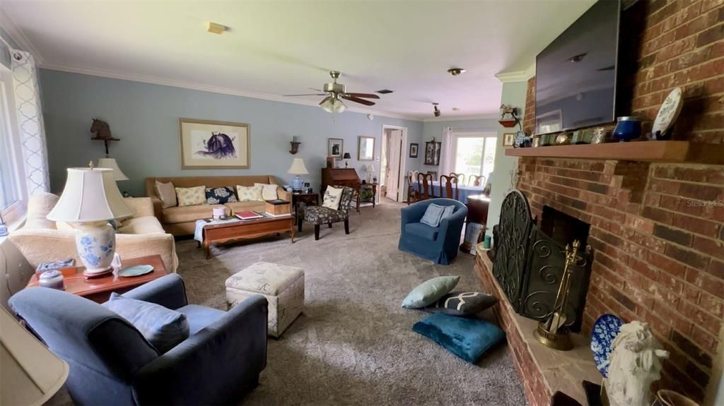 For Sale: $560,000 (2 beds, 2 baths, 1621 Square Feet)