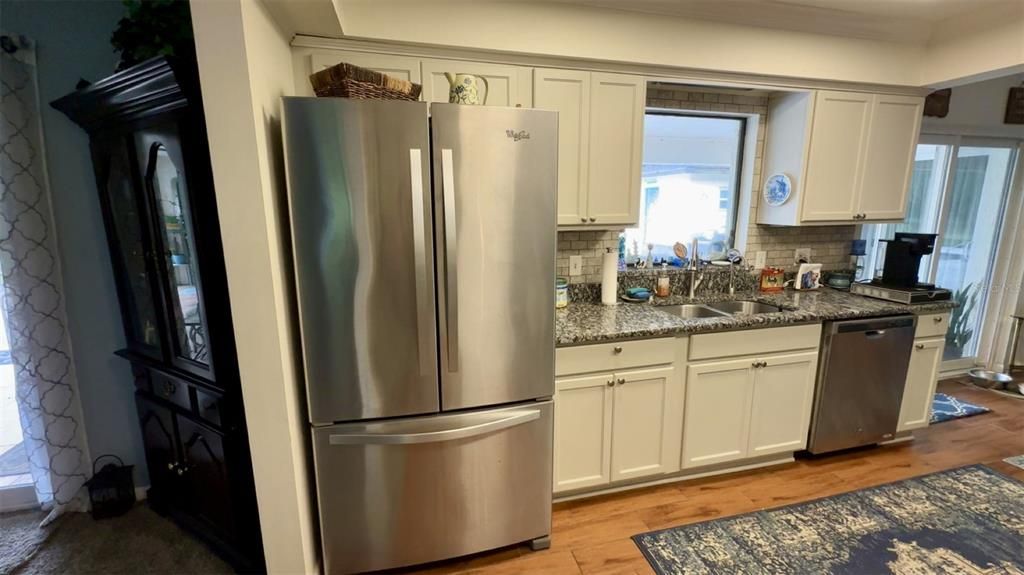 For Sale: $560,000 (2 beds, 2 baths, 1621 Square Feet)