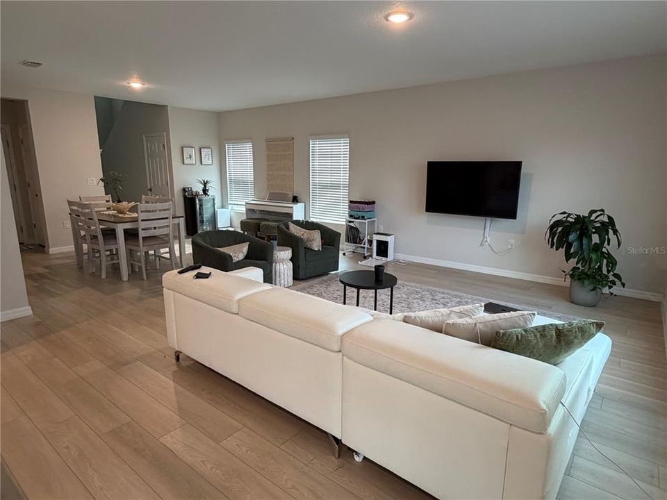 For Sale: $489,000 (5 beds, 3 baths, 2470 Square Feet)