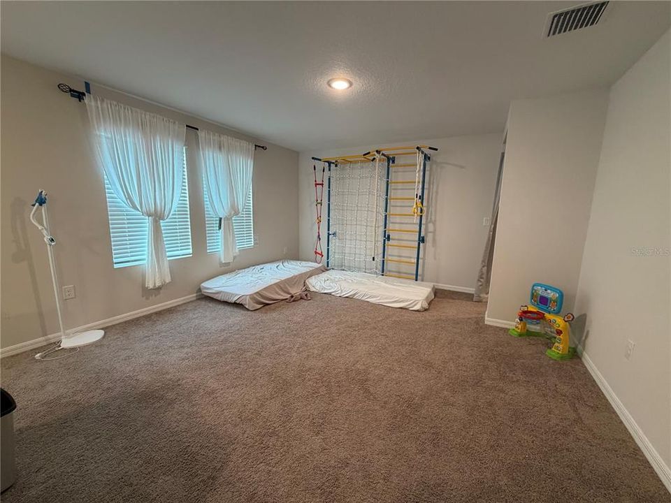 For Sale: $489,000 (5 beds, 3 baths, 2470 Square Feet)