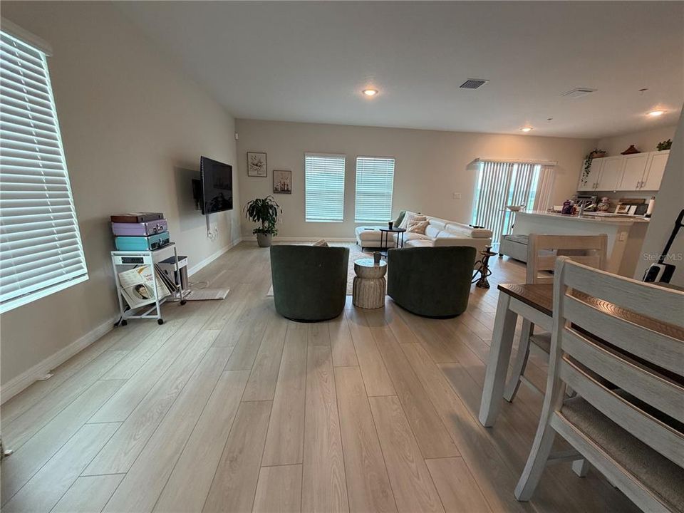 For Sale: $489,000 (5 beds, 3 baths, 2470 Square Feet)