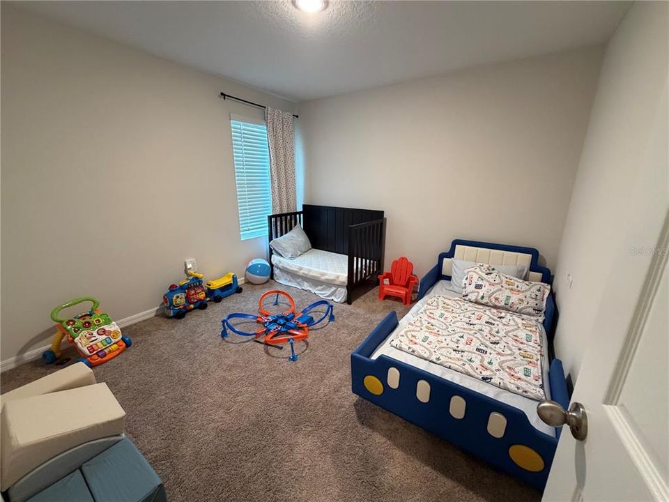 For Sale: $489,000 (5 beds, 3 baths, 2470 Square Feet)