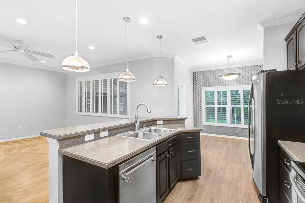 For Sale: $425,000 (4 beds, 2 baths, 2152 Square Feet)