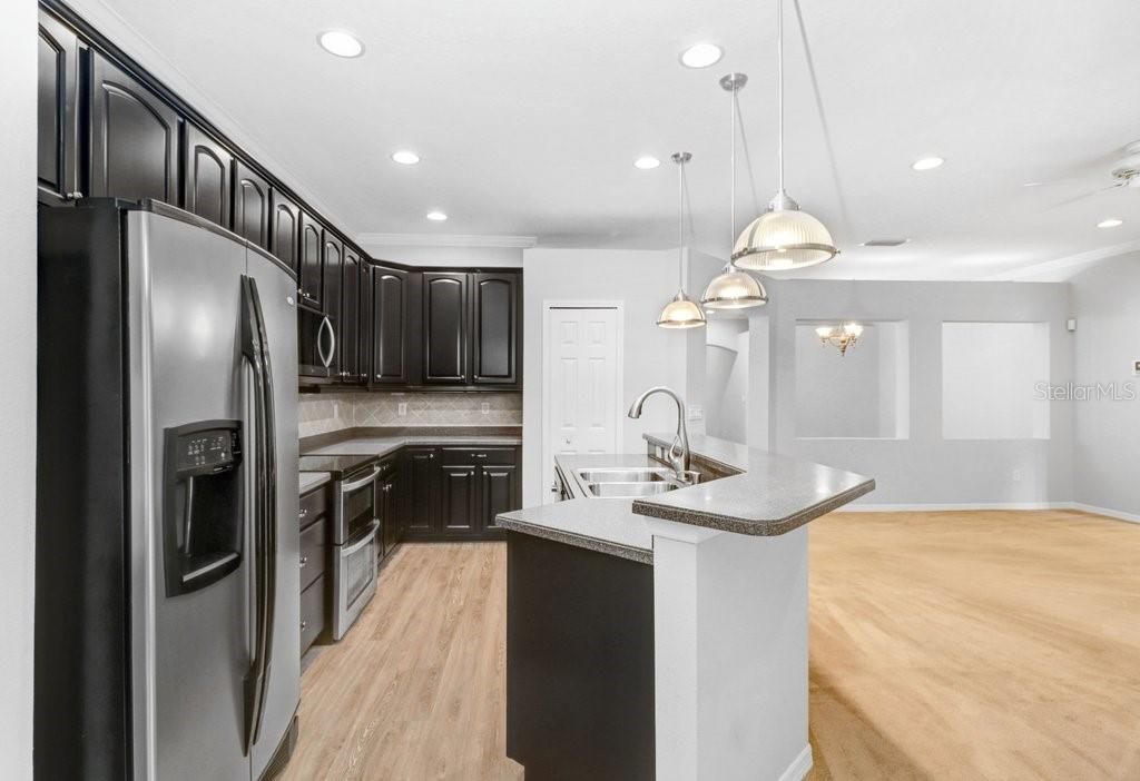 For Sale: $425,000 (4 beds, 2 baths, 2152 Square Feet)