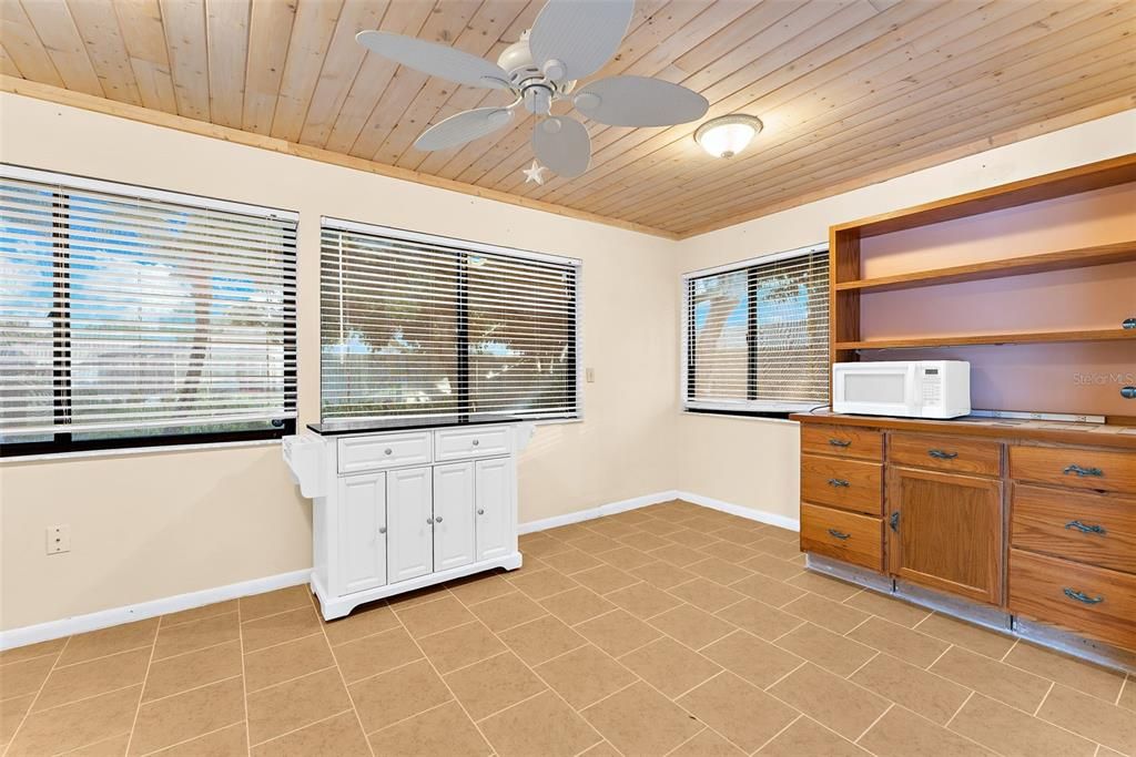 For Rent: $3,700 (4 beds, 3 baths, 2529 Square Feet)