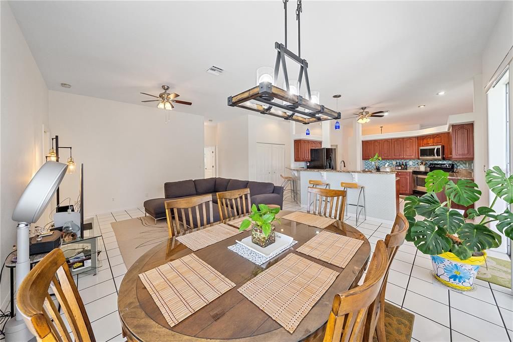 For Sale: $650,000 (5 beds, 3 baths, 2856 Square Feet)