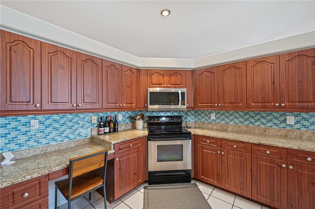 For Sale: $650,000 (5 beds, 3 baths, 2856 Square Feet)