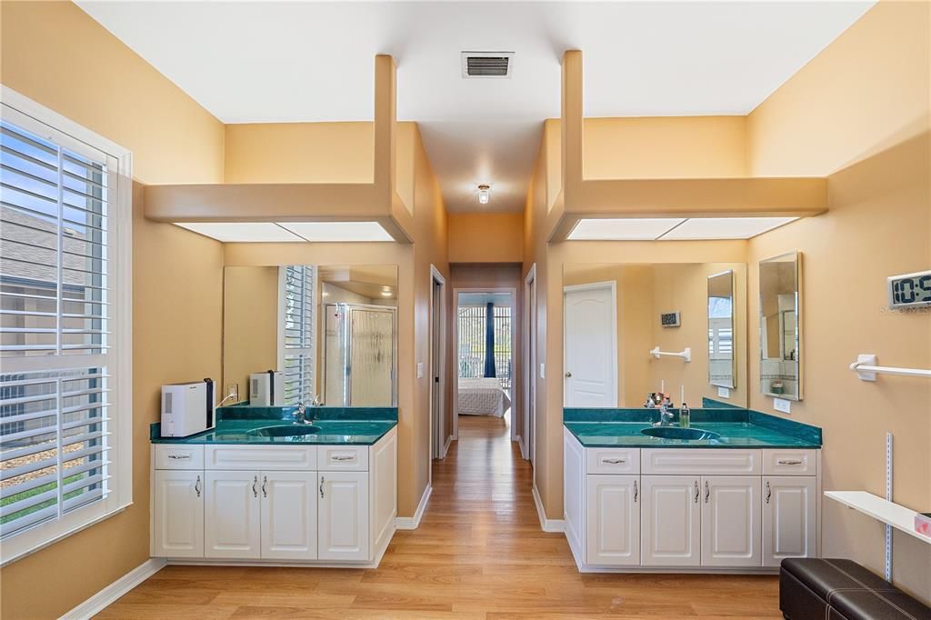 For Sale: $650,000 (5 beds, 3 baths, 2856 Square Feet)