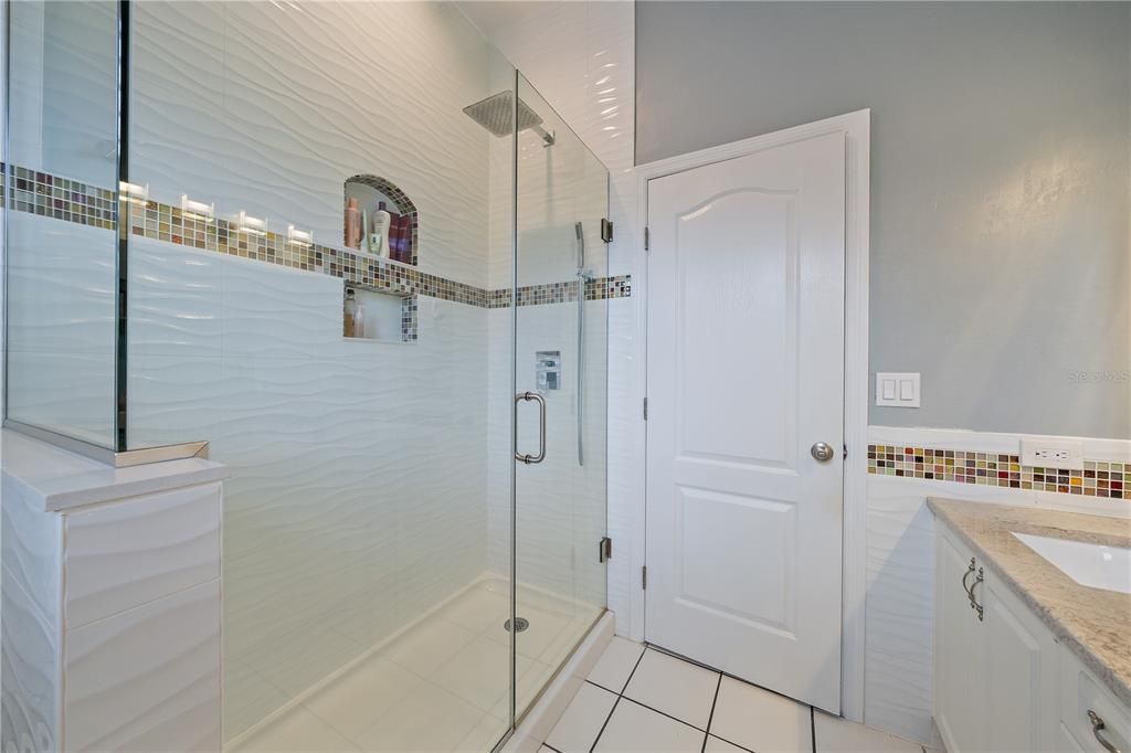 For Sale: $650,000 (5 beds, 3 baths, 2856 Square Feet)
