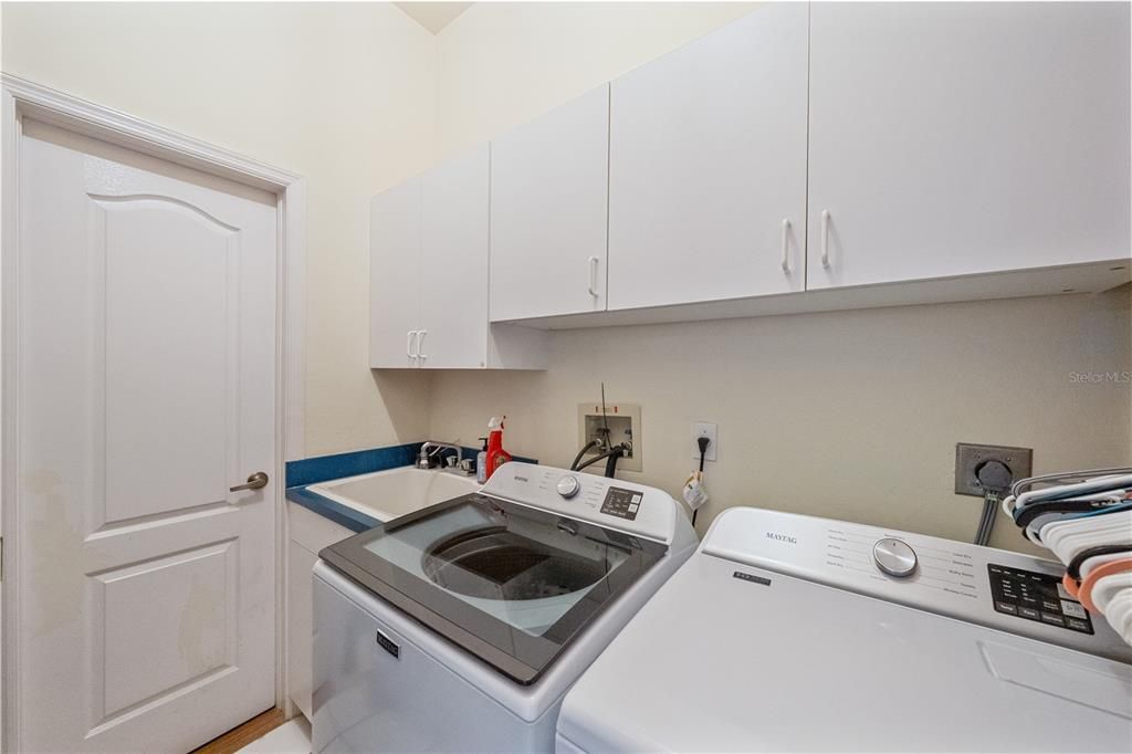 For Sale: $650,000 (5 beds, 3 baths, 2856 Square Feet)