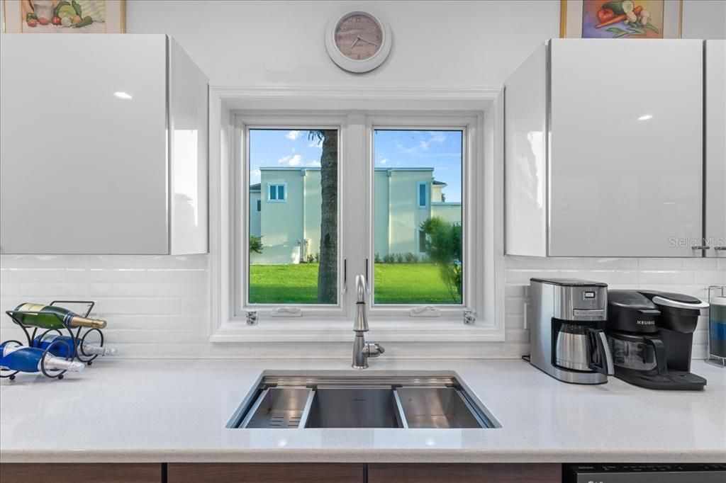 En Venta: $839,000 (3 camas, 3 baños, 3596 Pies cuadrados)