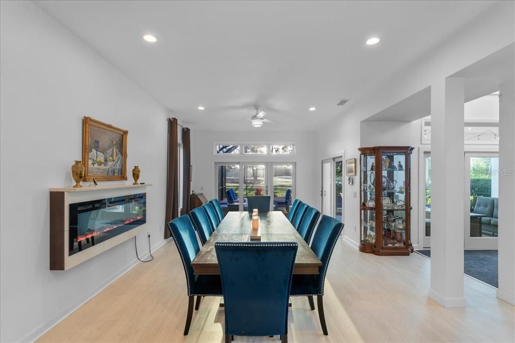 En Venta: $839,000 (3 camas, 3 baños, 3596 Pies cuadrados)