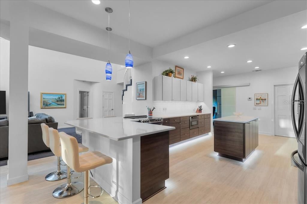 En Venta: $839,000 (3 camas, 3 baños, 3596 Pies cuadrados)
