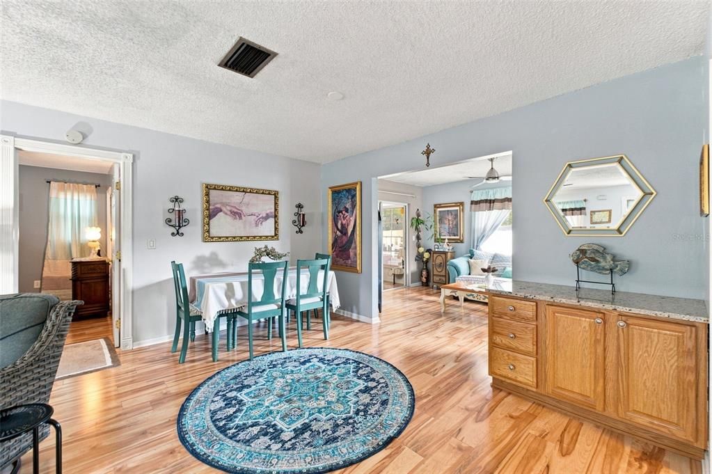 For Sale: $260,000 (2 beds, 2 baths, 1201 Square Feet)