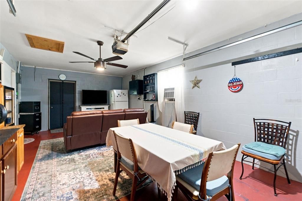 For Sale: $260,000 (2 beds, 2 baths, 1201 Square Feet)