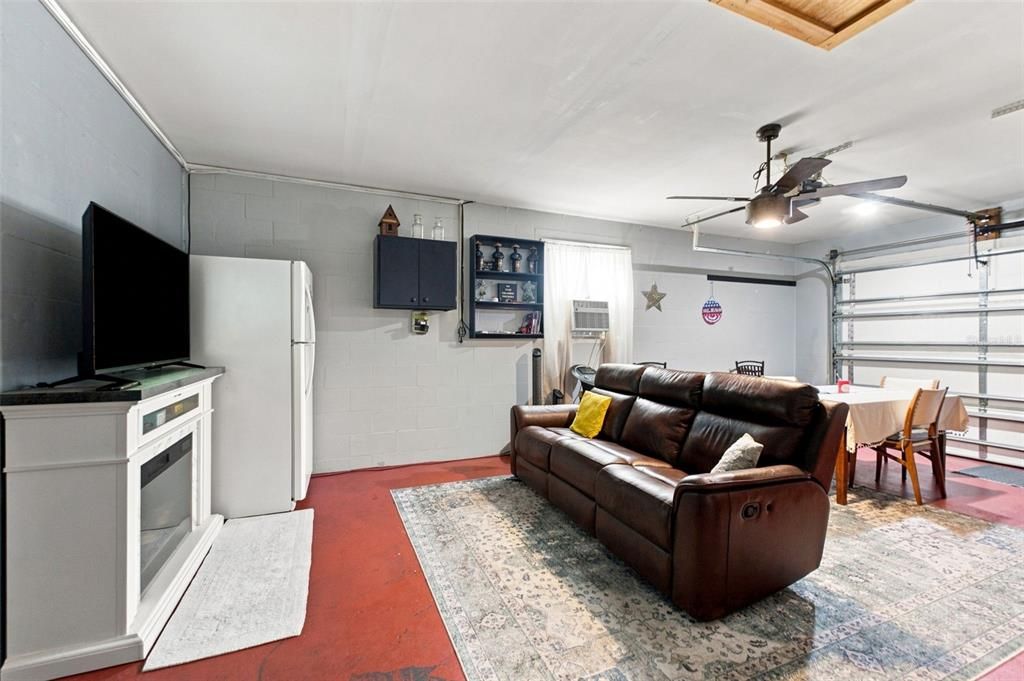 For Sale: $260,000 (2 beds, 2 baths, 1201 Square Feet)