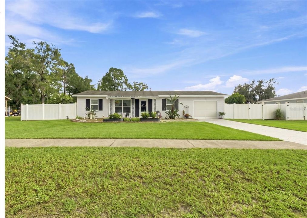 For Sale: $260,000 (2 beds, 2 baths, 1201 Square Feet)