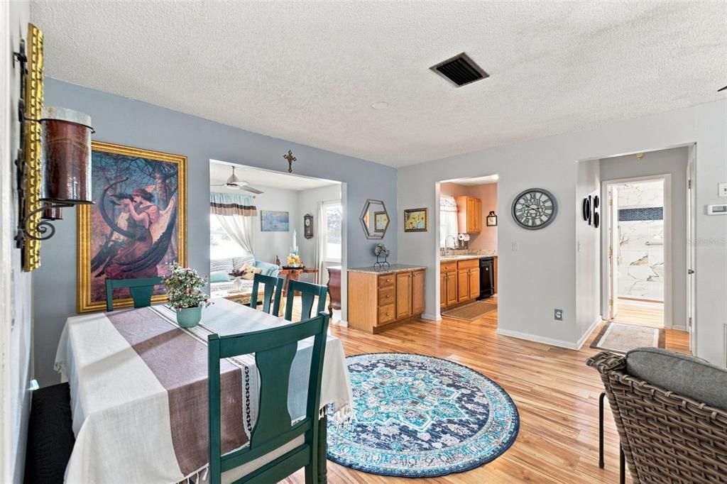 For Sale: $260,000 (2 beds, 2 baths, 1201 Square Feet)