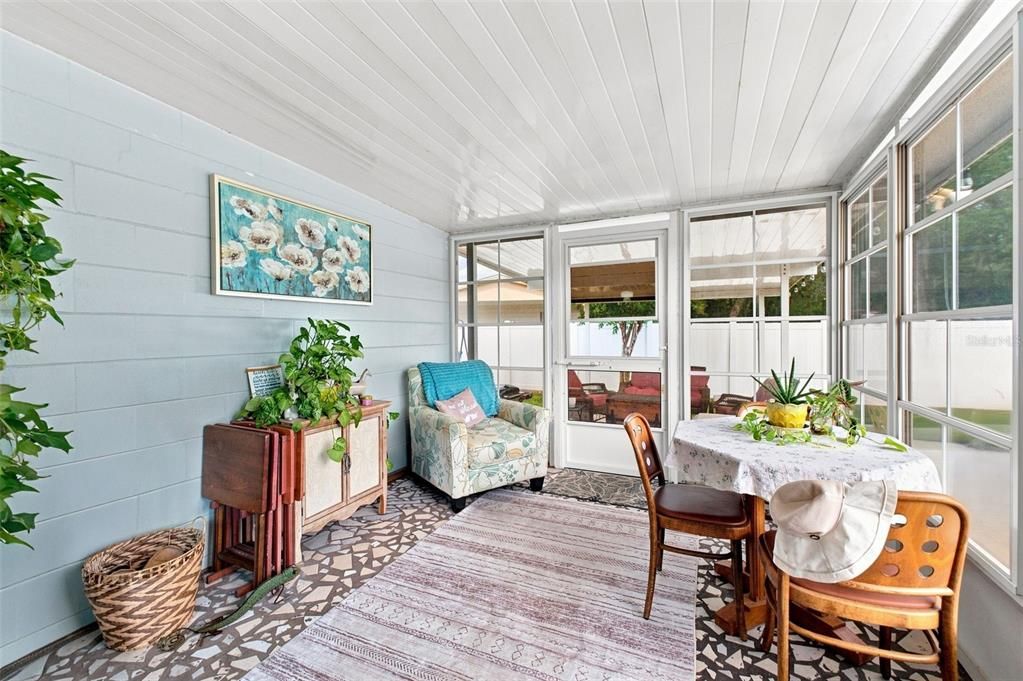 For Sale: $260,000 (2 beds, 2 baths, 1201 Square Feet)