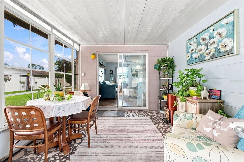 For Sale: $260,000 (2 beds, 2 baths, 1201 Square Feet)
