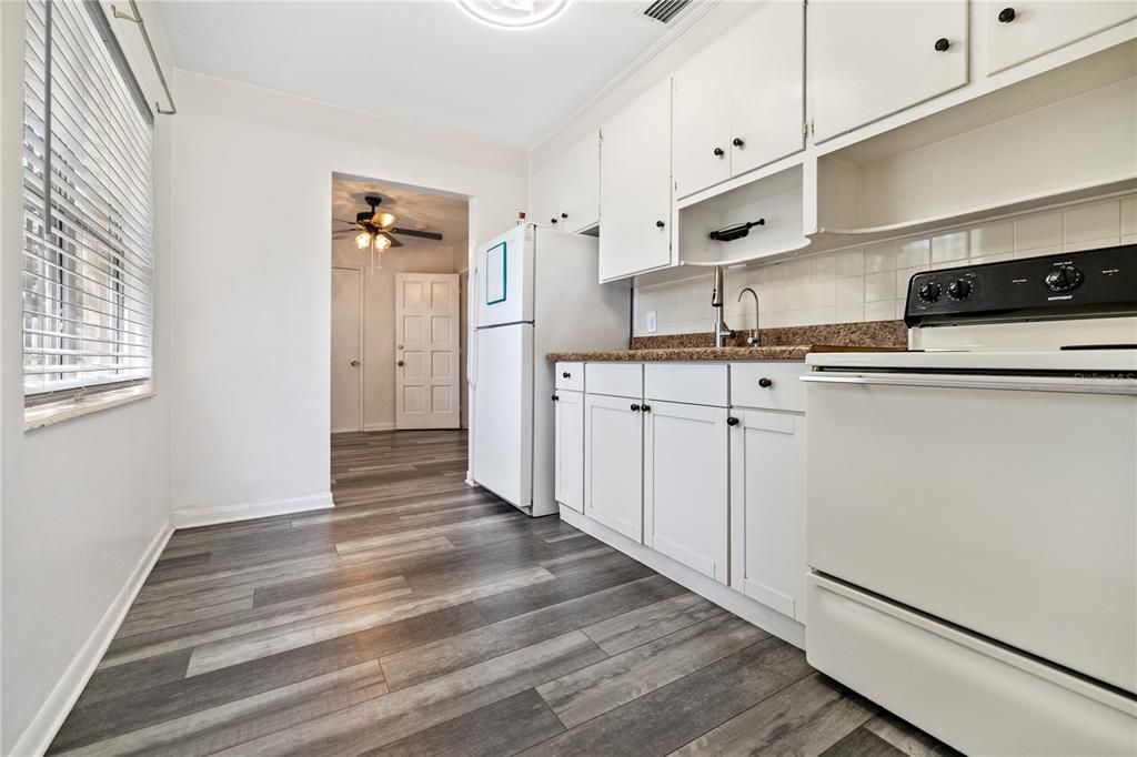 В аренду: $1,999 (3 спален, 1 ванн, 992 Квадратных фут)