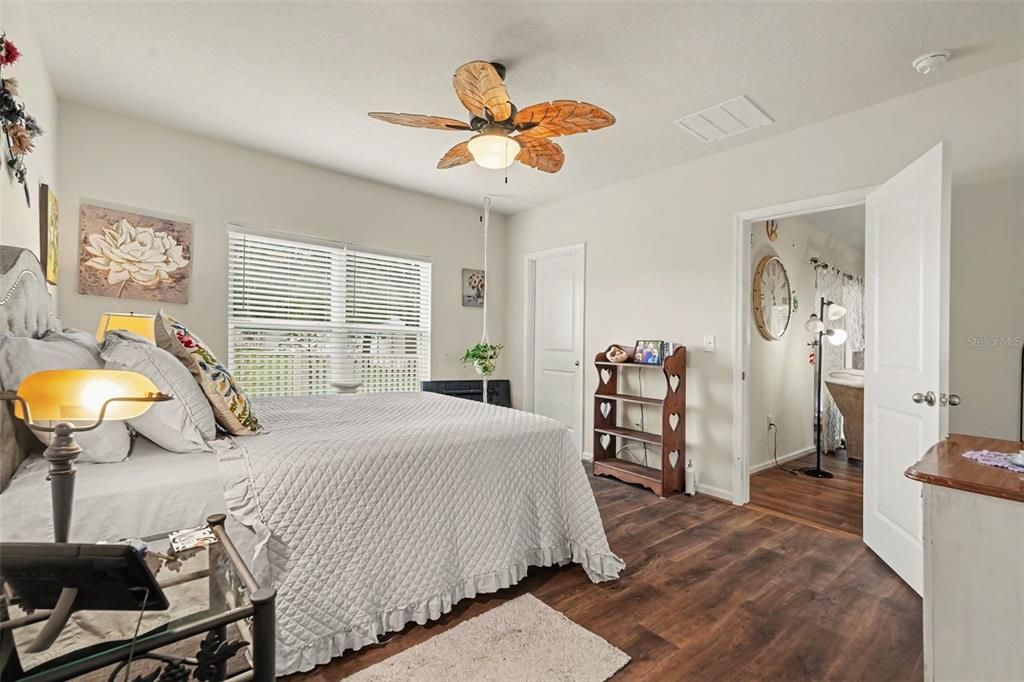 Active With Contract: $290,000 (3 beds, 2 baths, 1513 Square Feet)