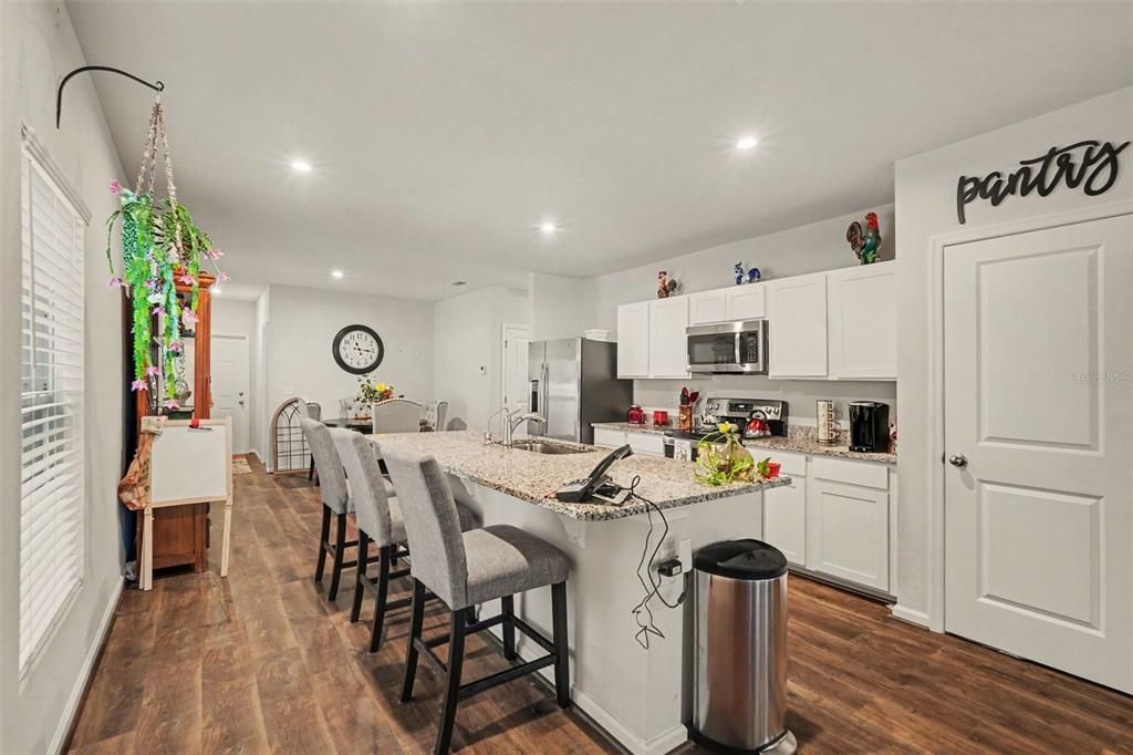 Active With Contract: $290,000 (3 beds, 2 baths, 1513 Square Feet)