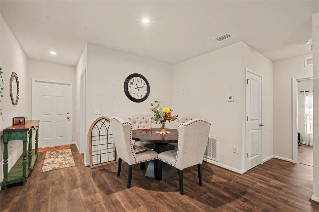 Active With Contract: $290,000 (3 beds, 2 baths, 1513 Square Feet)