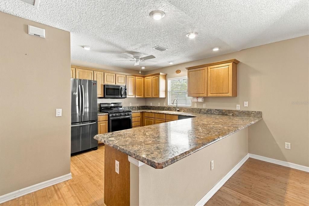 For Sale: $349,900 (2 beds, 2 baths, 1258 Square Feet)