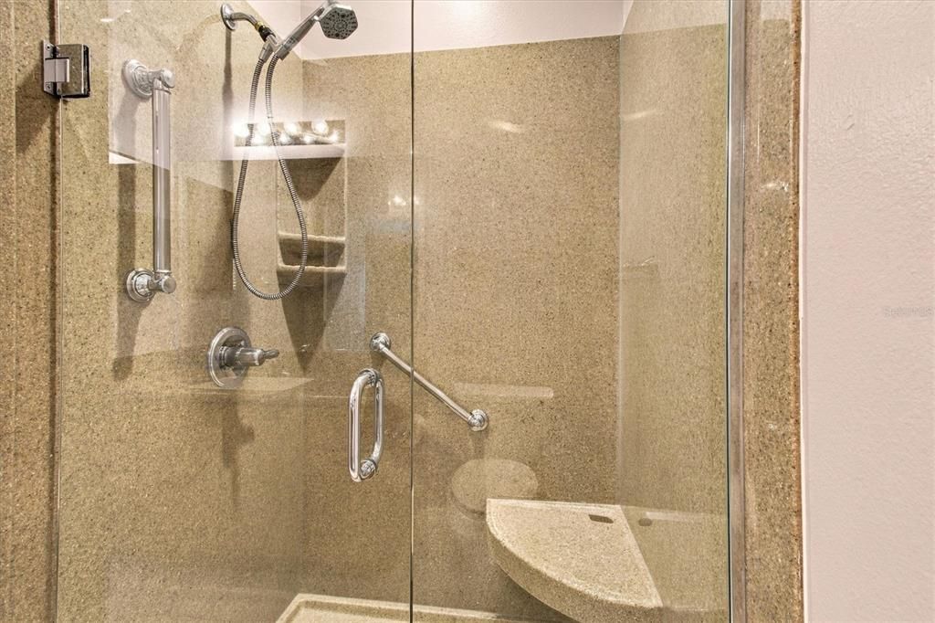For Sale: $349,900 (2 beds, 2 baths, 1258 Square Feet)