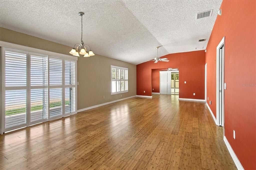 For Sale: $349,900 (2 beds, 2 baths, 1258 Square Feet)