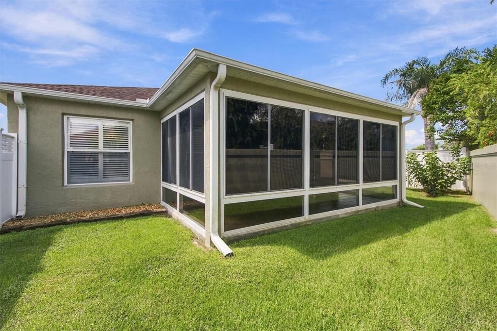 For Sale: $349,900 (2 beds, 2 baths, 1258 Square Feet)