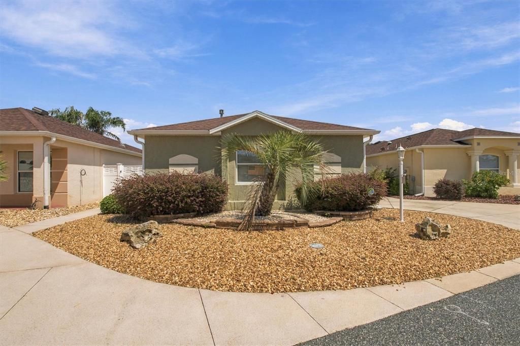 For Sale: $349,900 (2 beds, 2 baths, 1258 Square Feet)