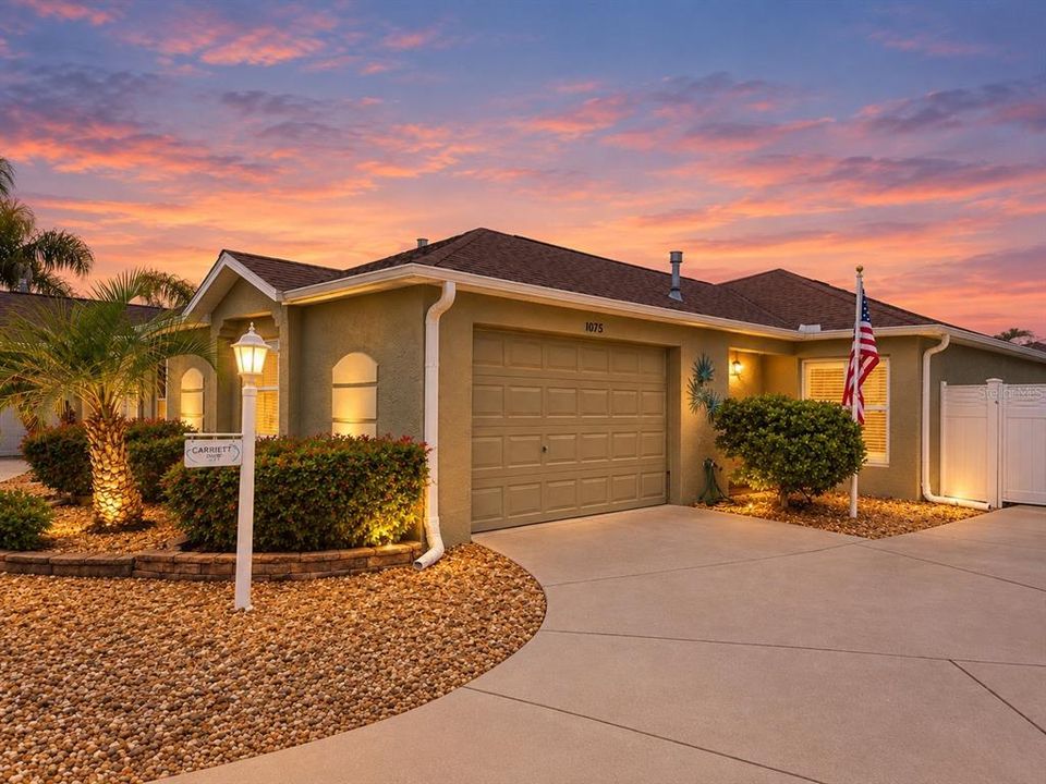 For Sale: $349,900 (2 beds, 2 baths, 1258 Square Feet)