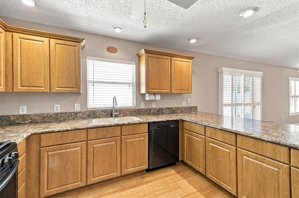 For Sale: $349,900 (2 beds, 2 baths, 1258 Square Feet)