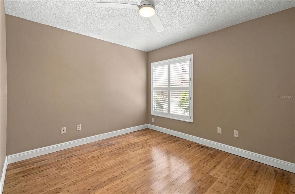 For Sale: $349,900 (2 beds, 2 baths, 1258 Square Feet)