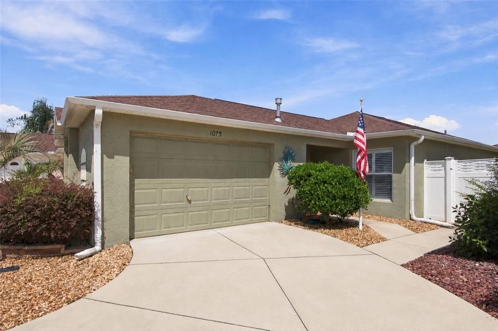 For Sale: $349,900 (2 beds, 2 baths, 1258 Square Feet)
