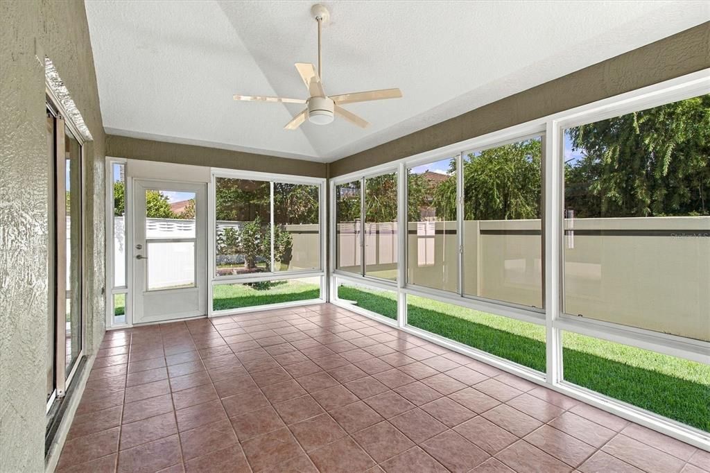 For Sale: $349,900 (2 beds, 2 baths, 1258 Square Feet)
