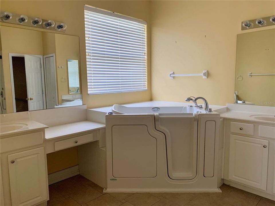 For Sale: $669,500 (4 beds, 3 baths, 3055 Square Feet)