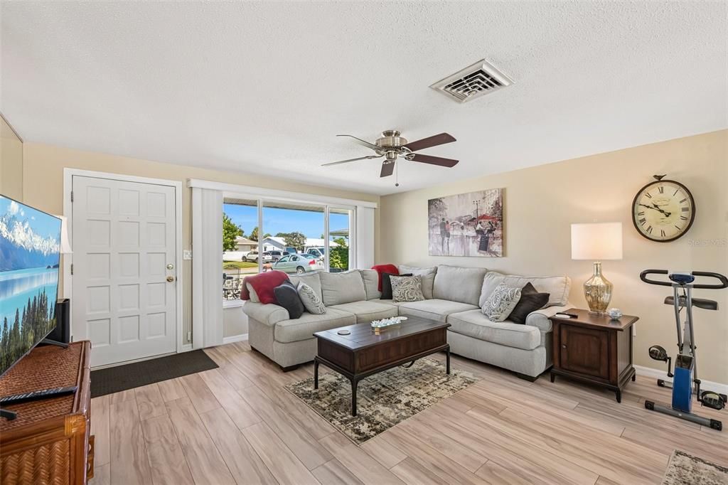 For Sale: $425,000 (3 beds, 2 baths, 1446 Square Feet)