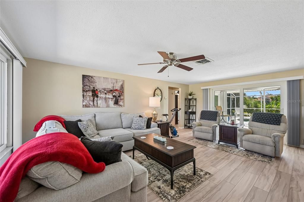For Sale: $425,000 (3 beds, 2 baths, 1446 Square Feet)