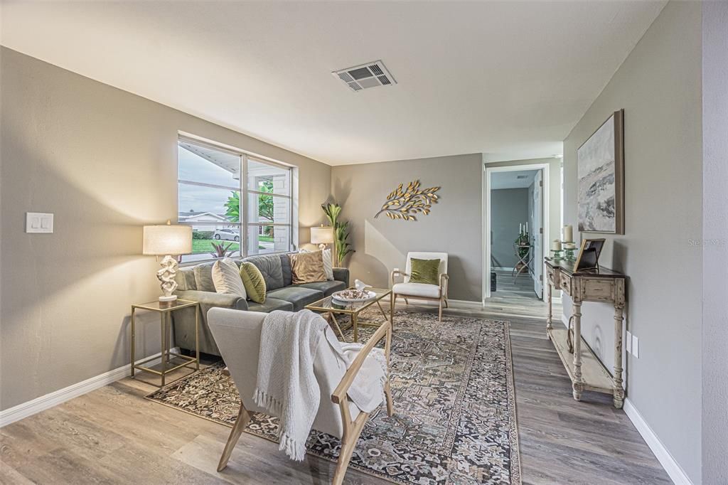 For Sale: $229,900 (2 beds, 1 baths, 840 Square Feet)