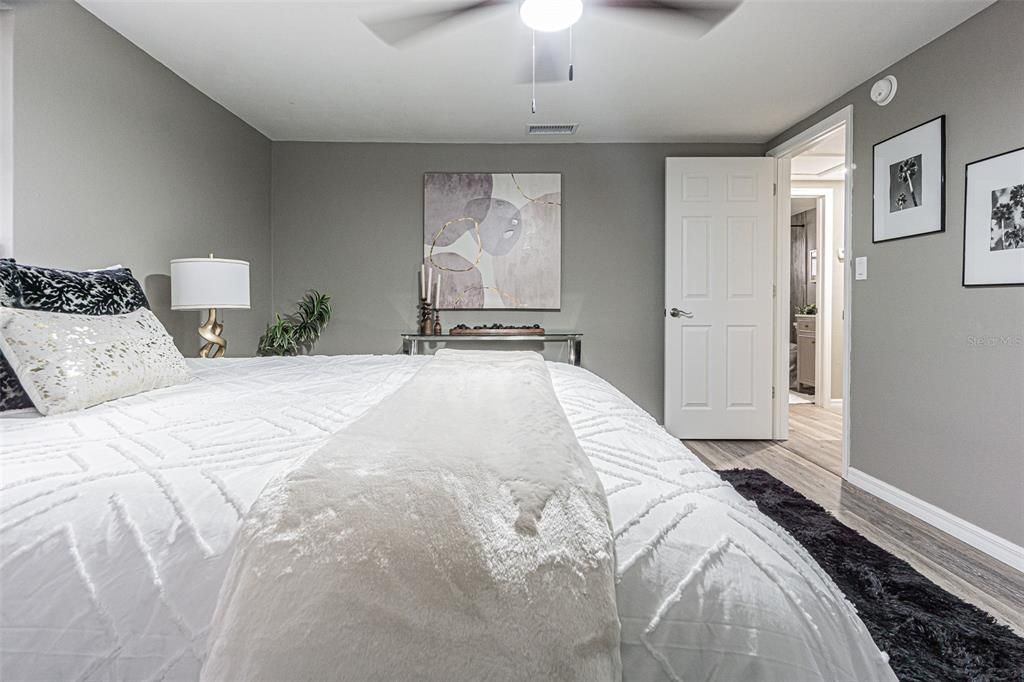 For Sale: $229,900 (2 beds, 1 baths, 840 Square Feet)
