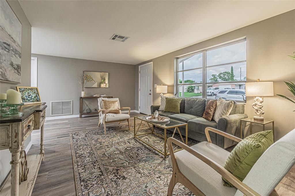 For Sale: $229,900 (2 beds, 1 baths, 840 Square Feet)