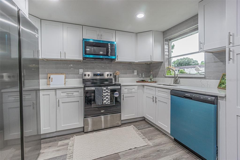 For Sale: $229,900 (2 beds, 1 baths, 840 Square Feet)