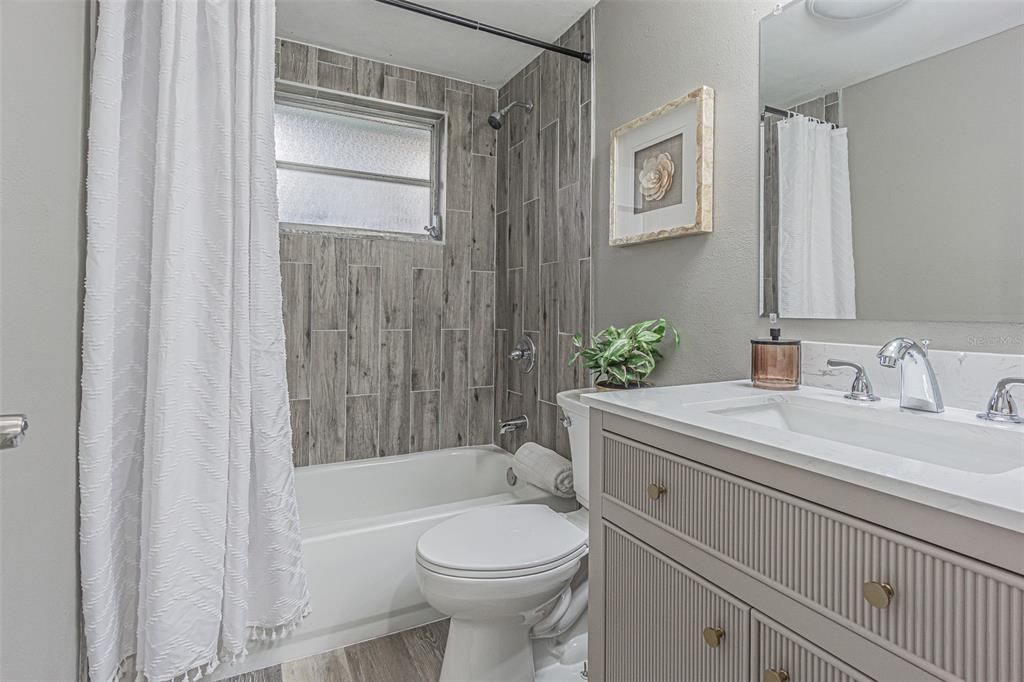 For Sale: $229,900 (2 beds, 1 baths, 840 Square Feet)