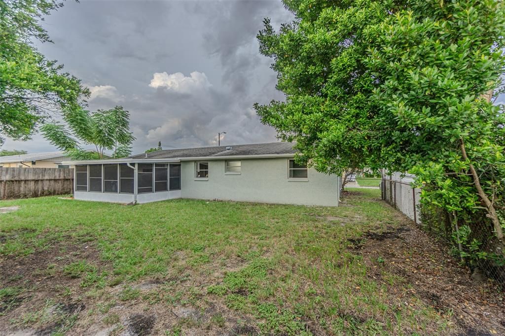 For Sale: $229,900 (2 beds, 1 baths, 840 Square Feet)